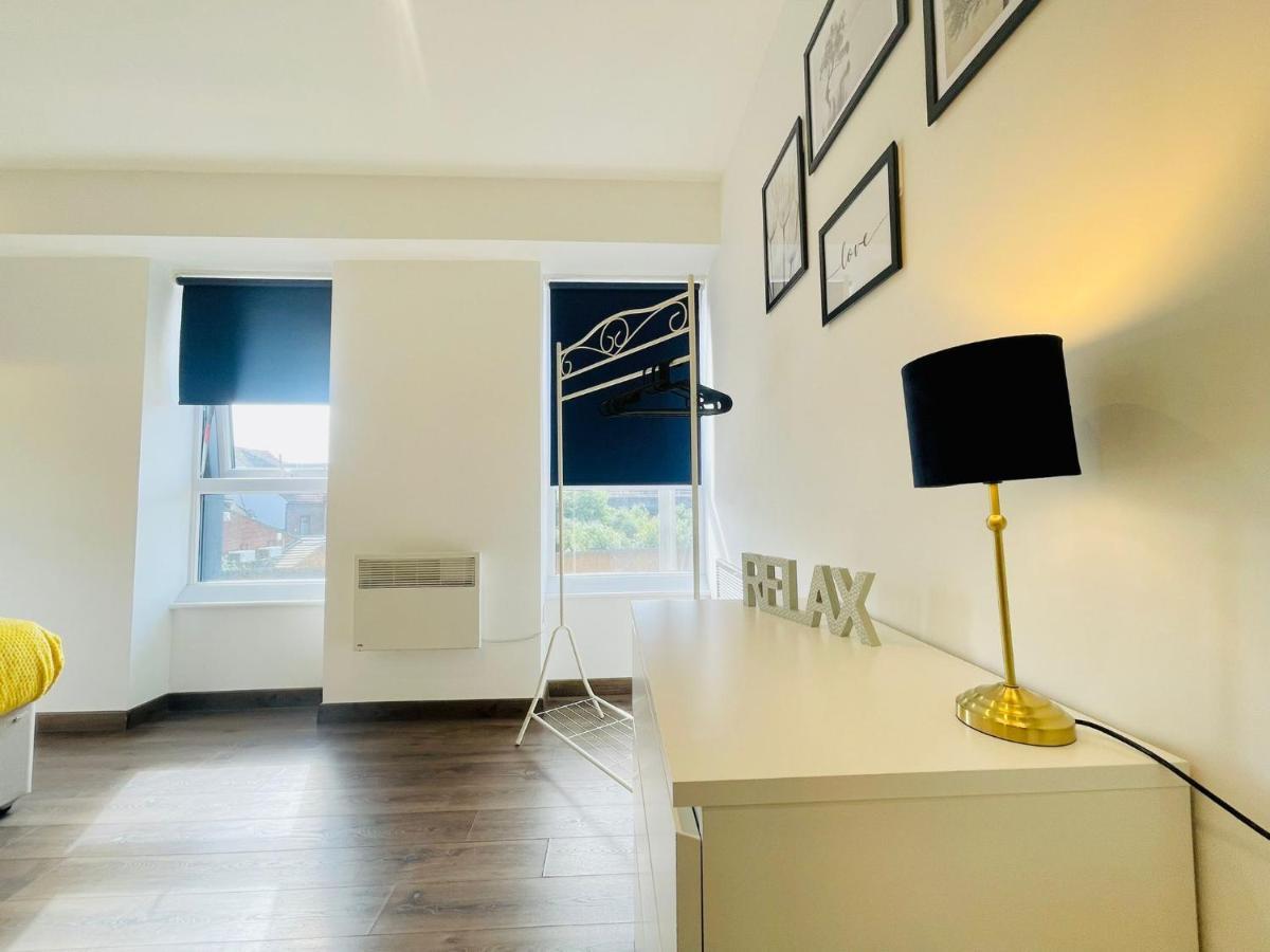 Park Street Apartment Luton By Hostaguest Exterior foto